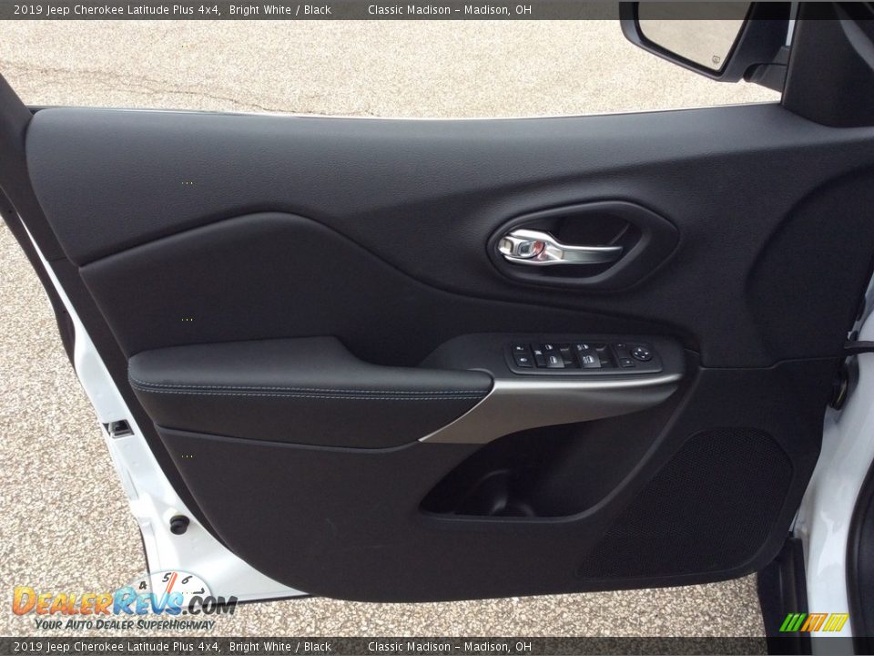 2019 Jeep Cherokee Latitude Plus 4x4 Bright White / Black Photo #8