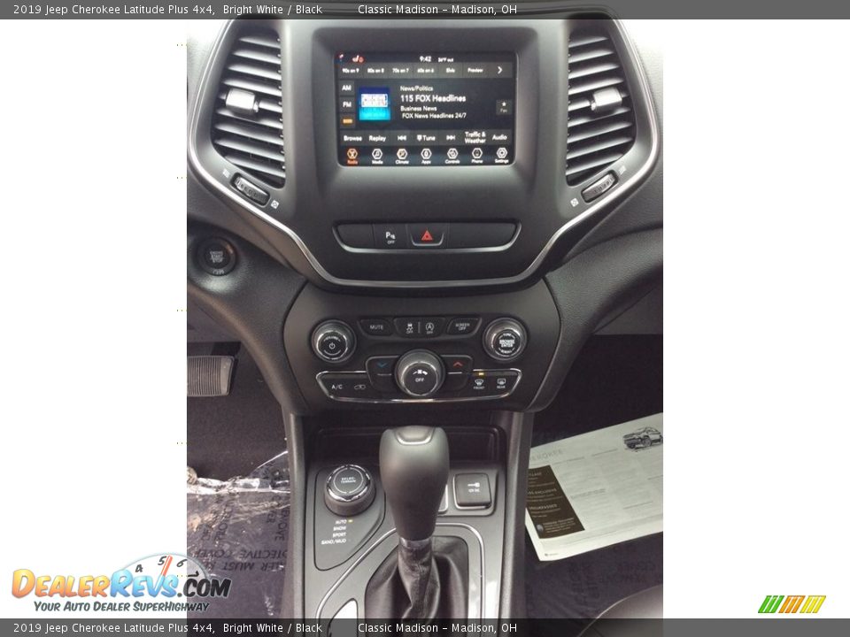 2019 Jeep Cherokee Latitude Plus 4x4 Bright White / Black Photo #13