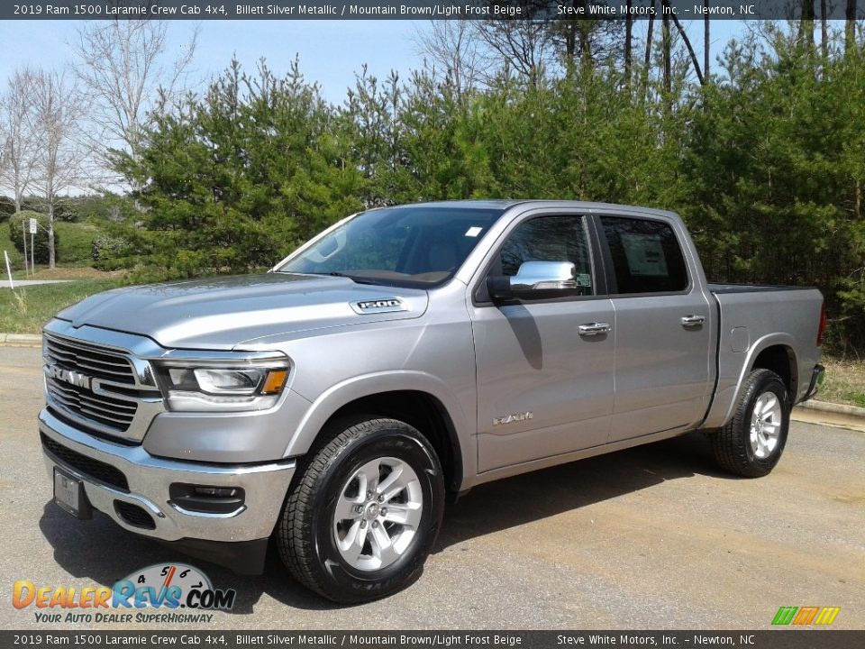 Front 3/4 View of 2019 Ram 1500 Laramie Crew Cab 4x4 Photo #2