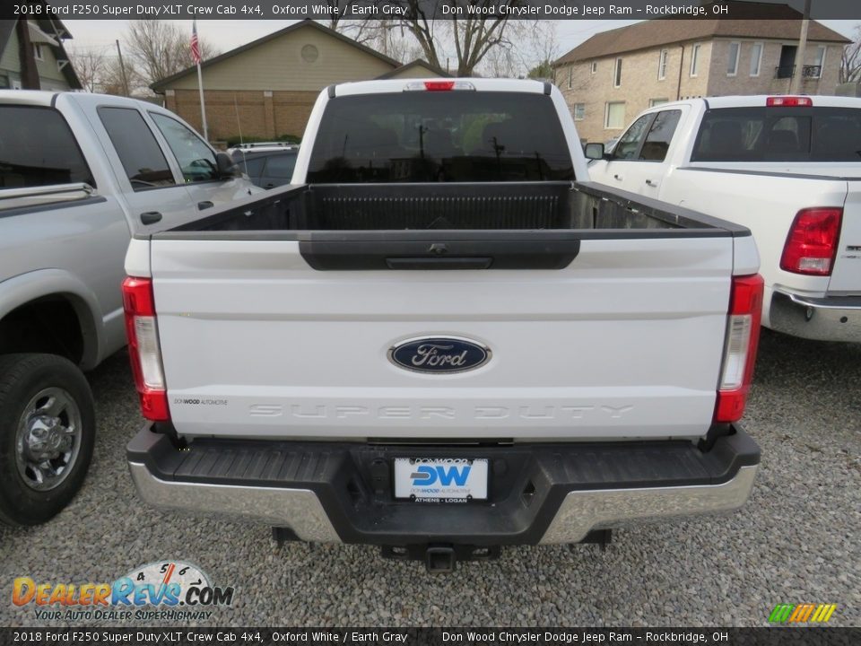 2018 Ford F250 Super Duty XLT Crew Cab 4x4 Oxford White / Earth Gray Photo #12