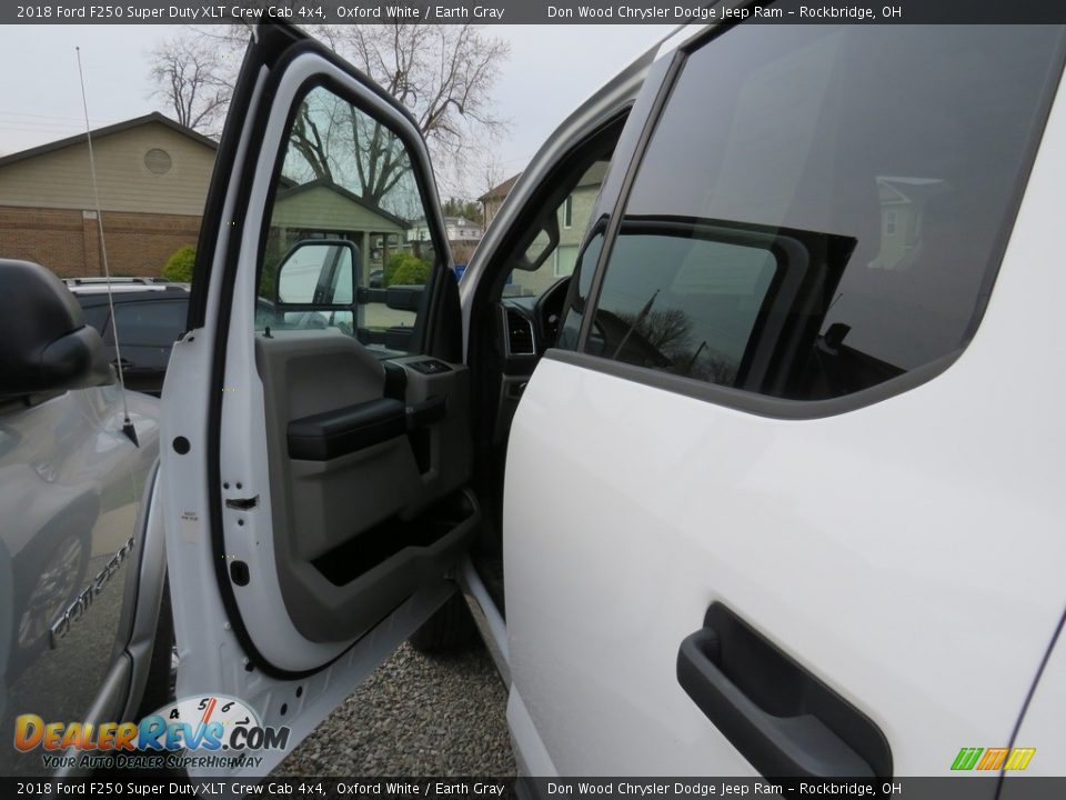 2018 Ford F250 Super Duty XLT Crew Cab 4x4 Oxford White / Earth Gray Photo #16