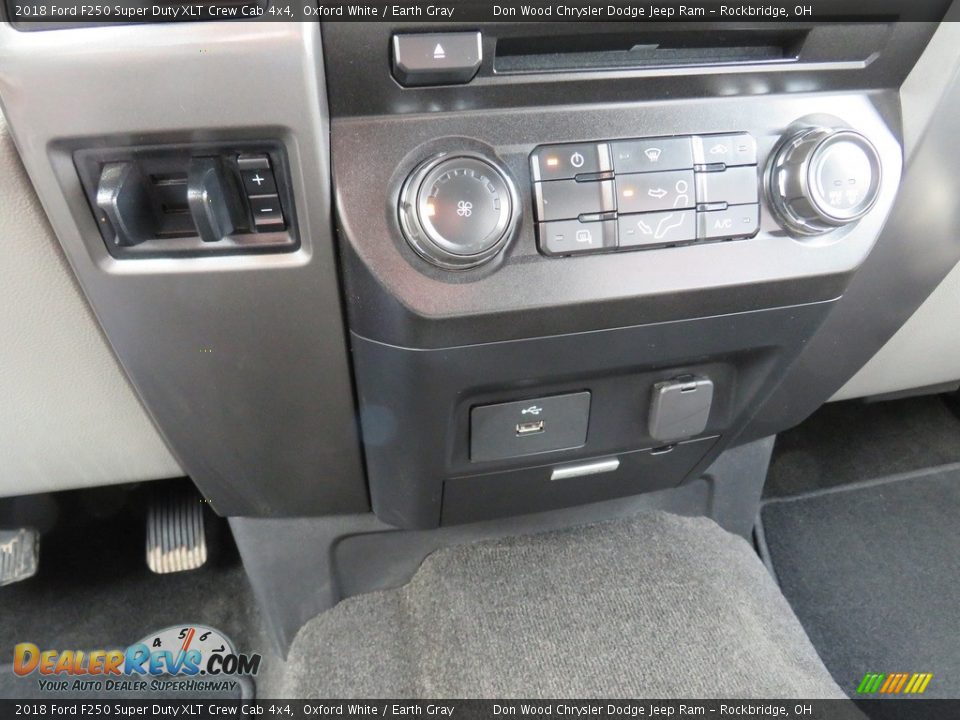 2018 Ford F250 Super Duty XLT Crew Cab 4x4 Oxford White / Earth Gray Photo #28