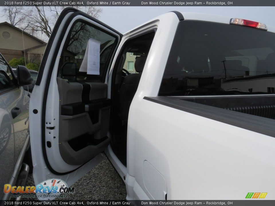 2018 Ford F250 Super Duty XLT Crew Cab 4x4 Oxford White / Earth Gray Photo #29