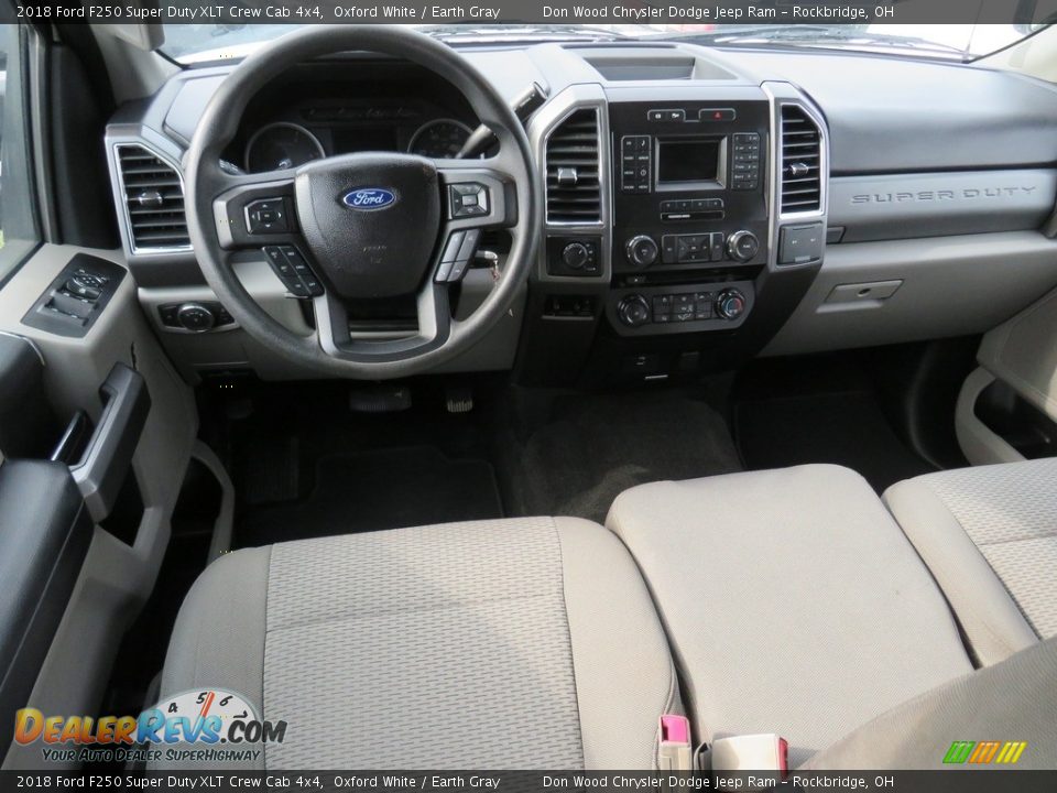 2018 Ford F250 Super Duty XLT Crew Cab 4x4 Oxford White / Earth Gray Photo #32
