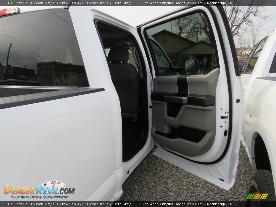 2018 Ford F250 Super Duty XLT Crew Cab 4x4 Oxford White / Earth Gray Photo #33
