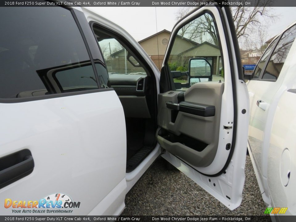 2018 Ford F250 Super Duty XLT Crew Cab 4x4 Oxford White / Earth Gray Photo #35