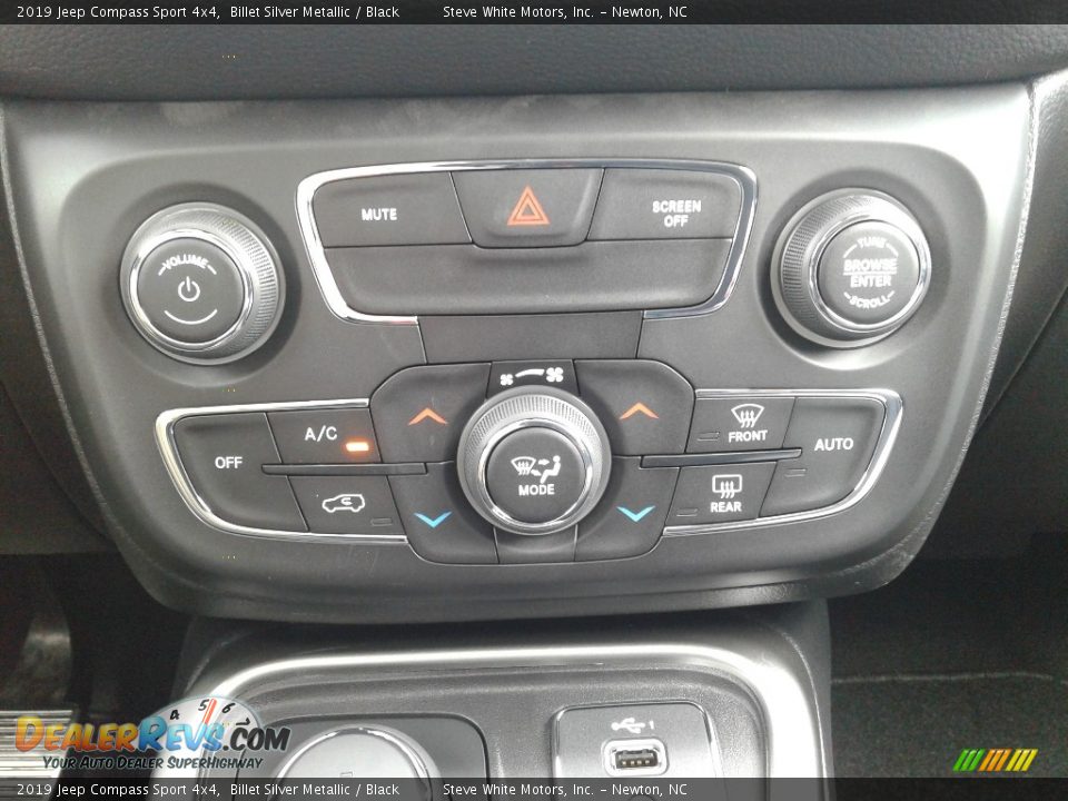 Controls of 2019 Jeep Compass Sport 4x4 Photo #25