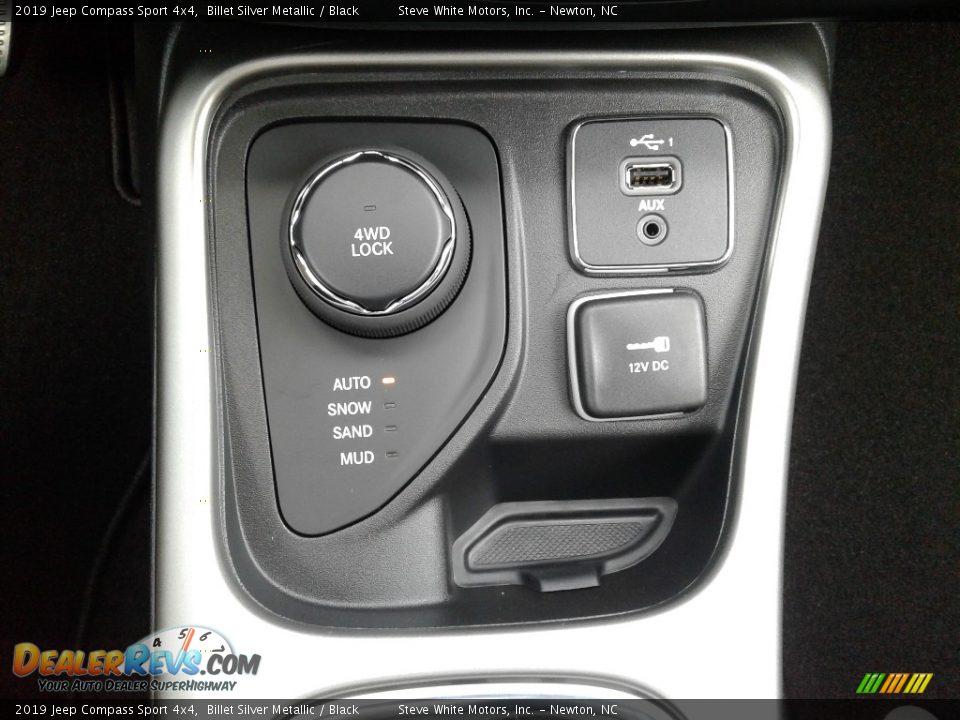 Controls of 2019 Jeep Compass Sport 4x4 Photo #26