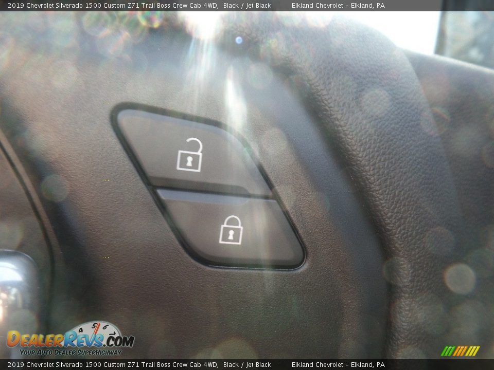 2019 Chevrolet Silverado 1500 Custom Z71 Trail Boss Crew Cab 4WD Black / Jet Black Photo #23
