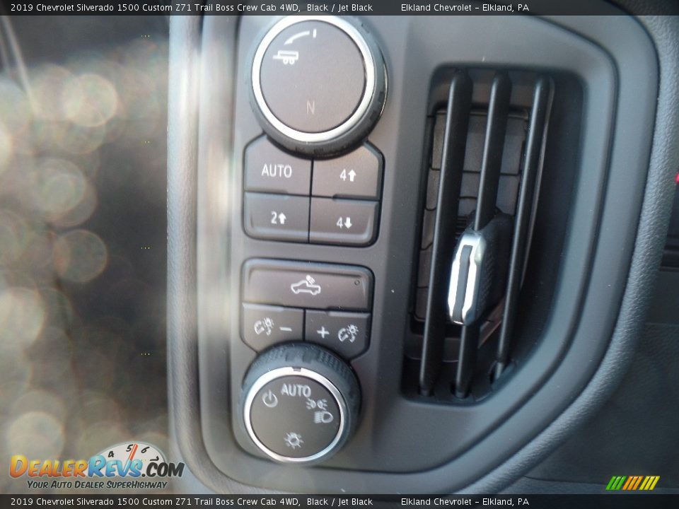 2019 Chevrolet Silverado 1500 Custom Z71 Trail Boss Crew Cab 4WD Black / Jet Black Photo #25