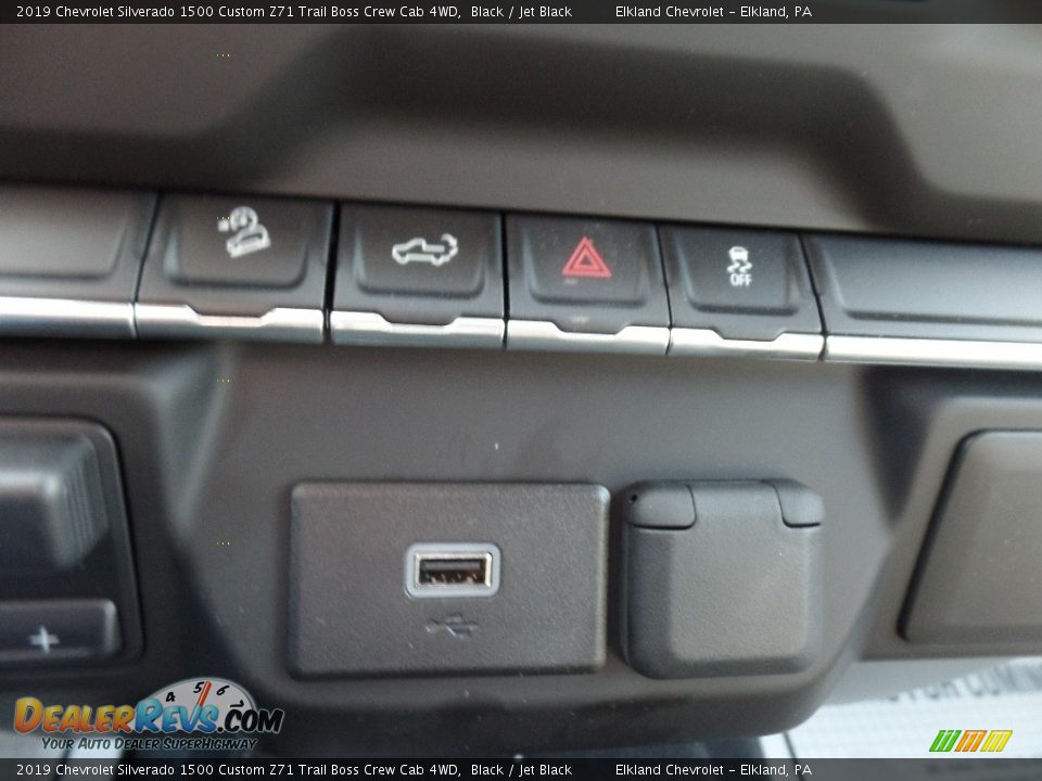 2019 Chevrolet Silverado 1500 Custom Z71 Trail Boss Crew Cab 4WD Black / Jet Black Photo #32