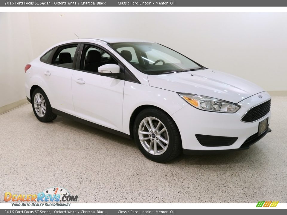 2016 Ford Focus SE Sedan Oxford White / Charcoal Black Photo #1