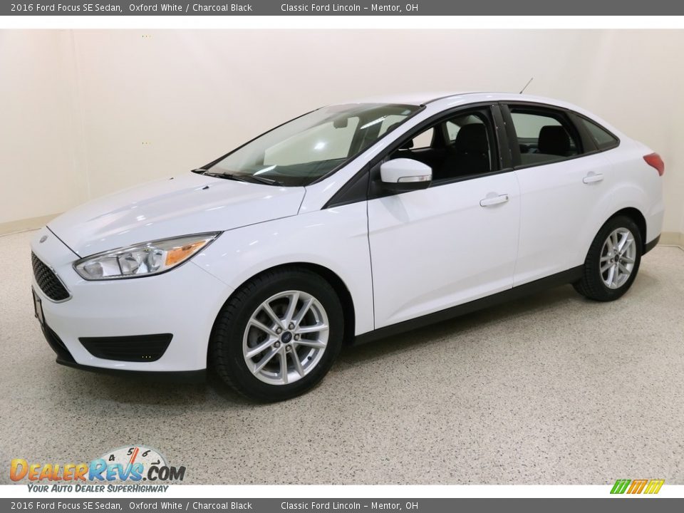 2016 Ford Focus SE Sedan Oxford White / Charcoal Black Photo #3