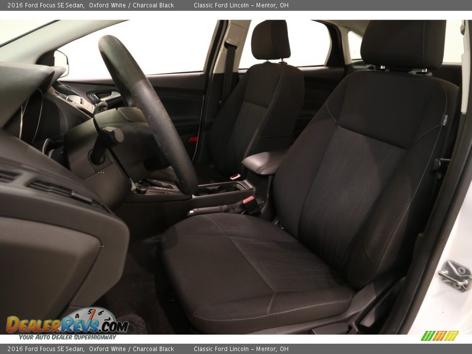 2016 Ford Focus SE Sedan Oxford White / Charcoal Black Photo #5