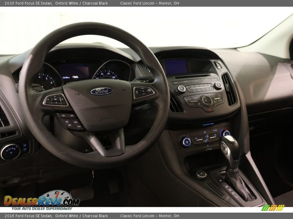 2016 Ford Focus SE Sedan Oxford White / Charcoal Black Photo #6