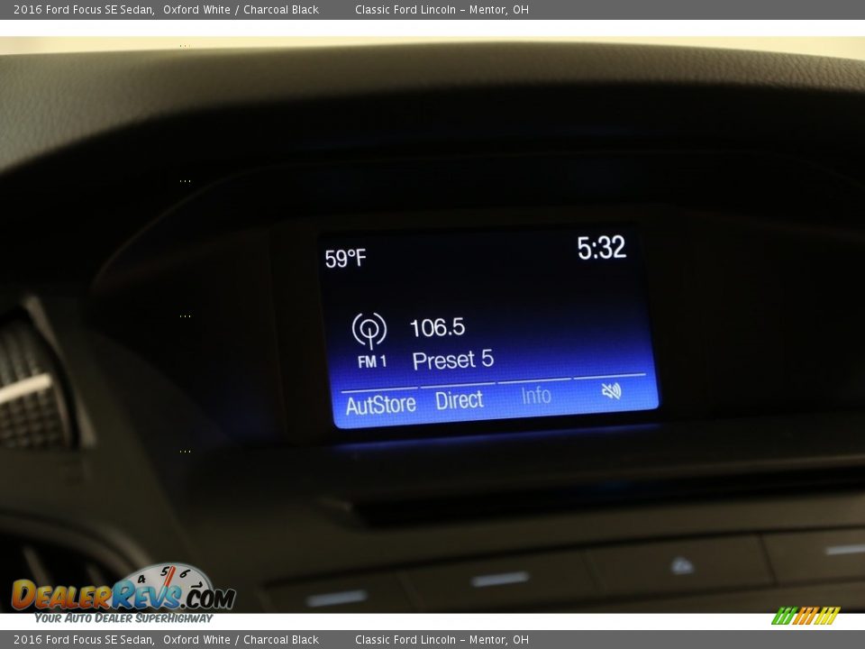 2016 Ford Focus SE Sedan Oxford White / Charcoal Black Photo #10