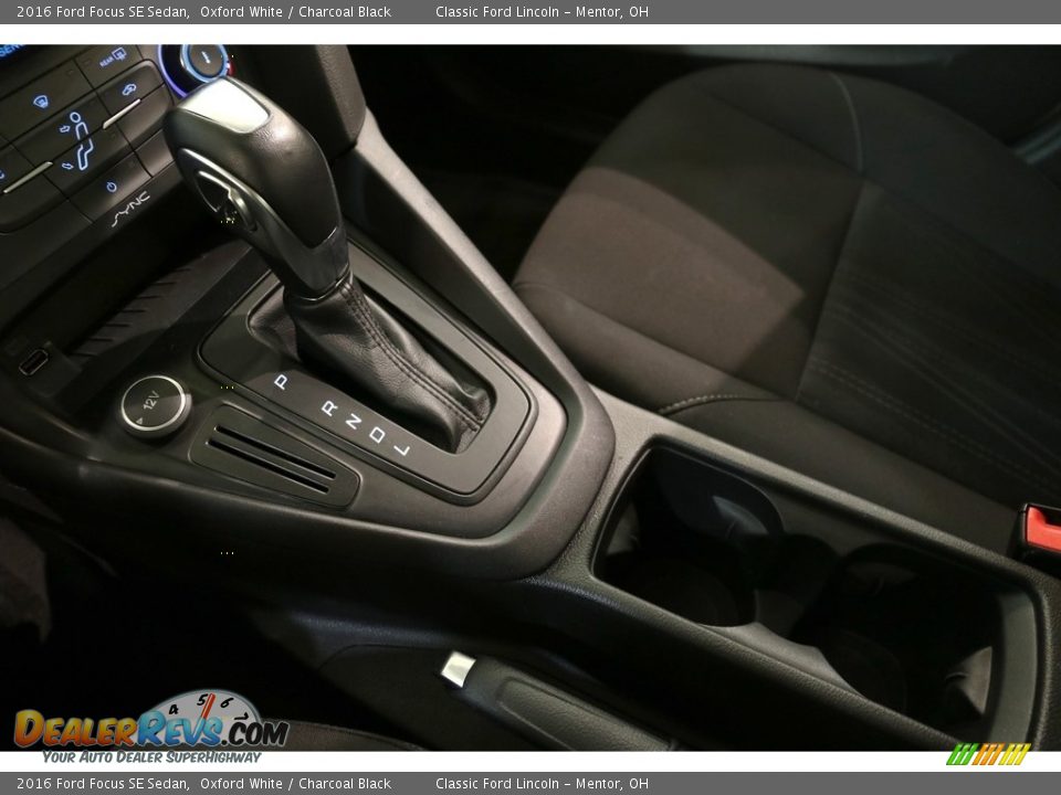 2016 Ford Focus SE Sedan Oxford White / Charcoal Black Photo #13