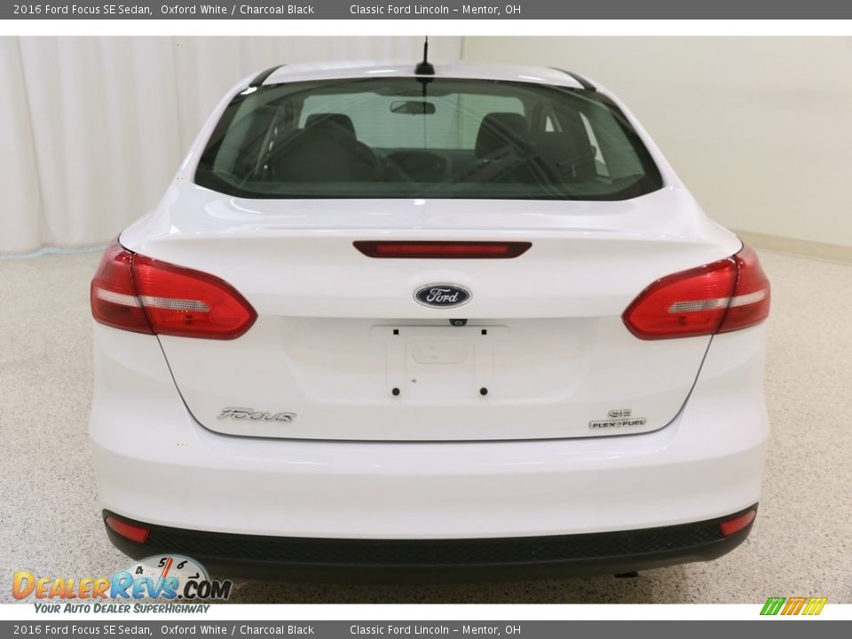 2016 Ford Focus SE Sedan Oxford White / Charcoal Black Photo #17