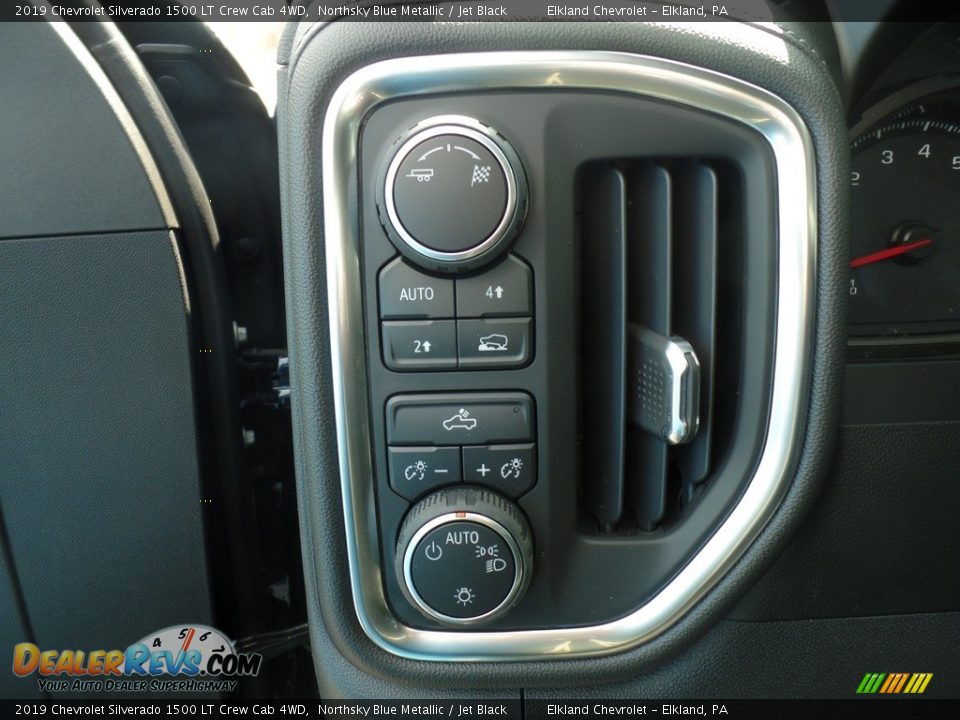 Controls of 2019 Chevrolet Silverado 1500 LT Crew Cab 4WD Photo #25