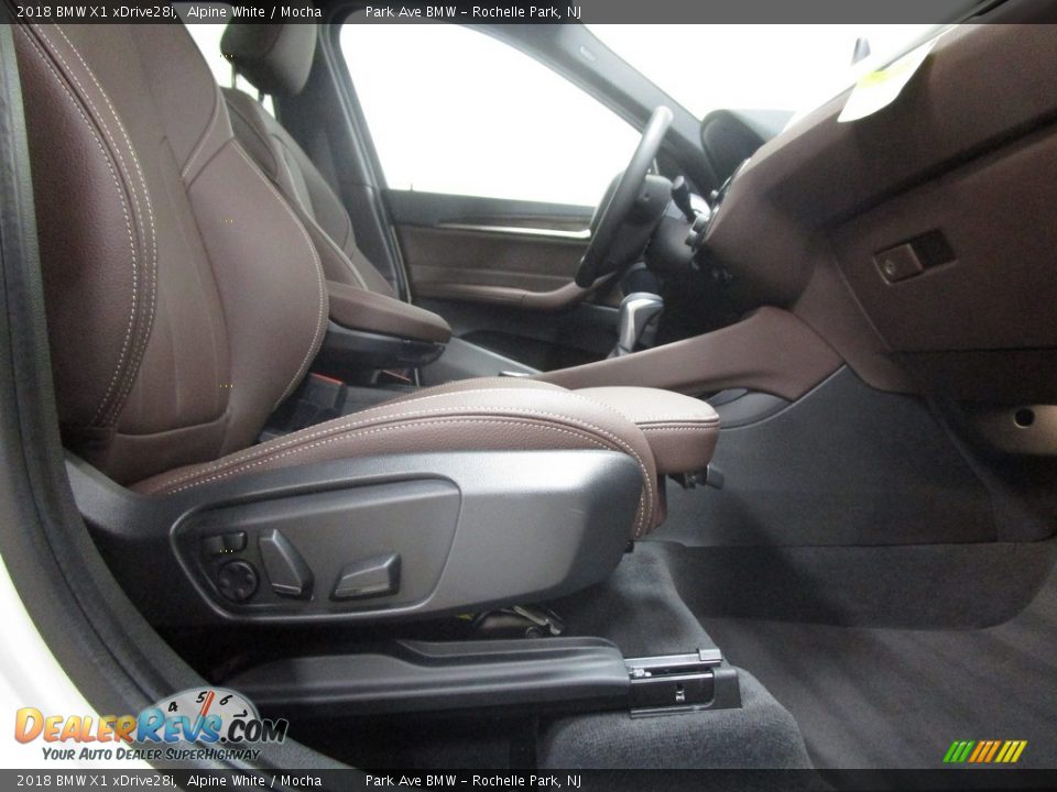 2018 BMW X1 xDrive28i Alpine White / Mocha Photo #12