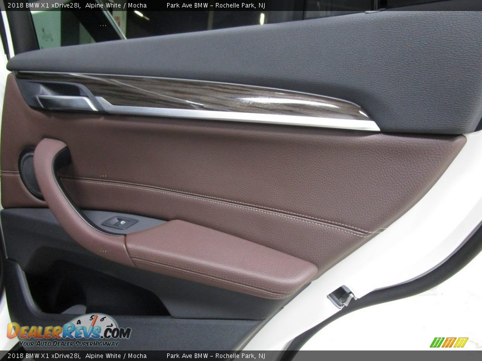 2018 BMW X1 xDrive28i Alpine White / Mocha Photo #13