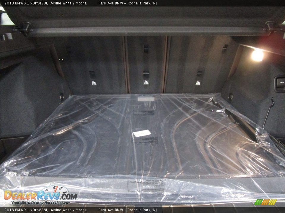 2018 BMW X1 xDrive28i Alpine White / Mocha Photo #17