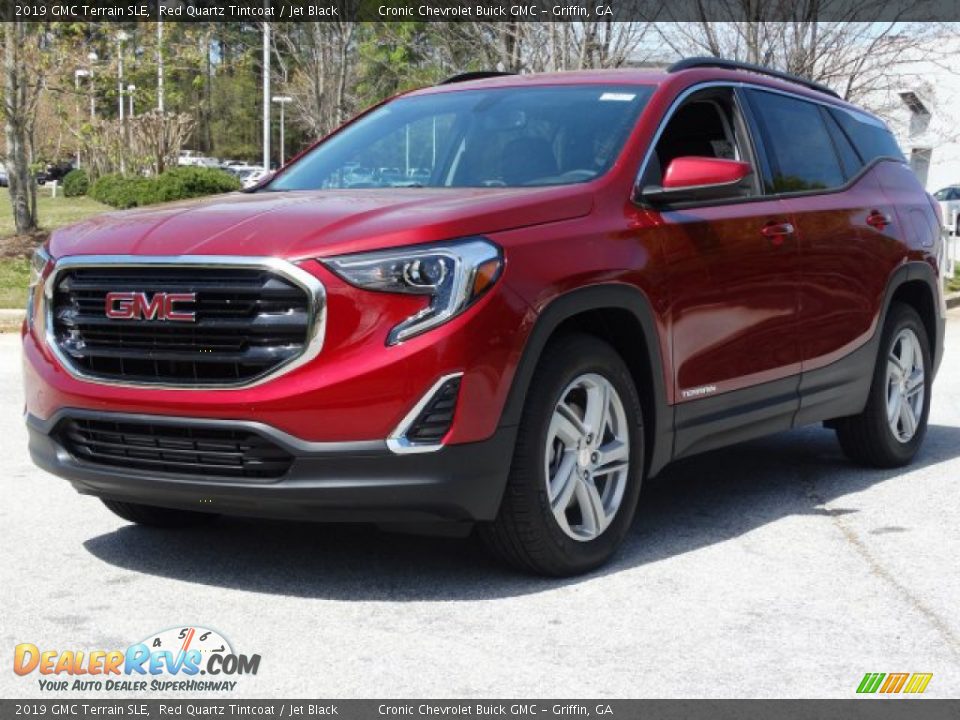 Front 3/4 View of 2019 GMC Terrain SLE Photo #5