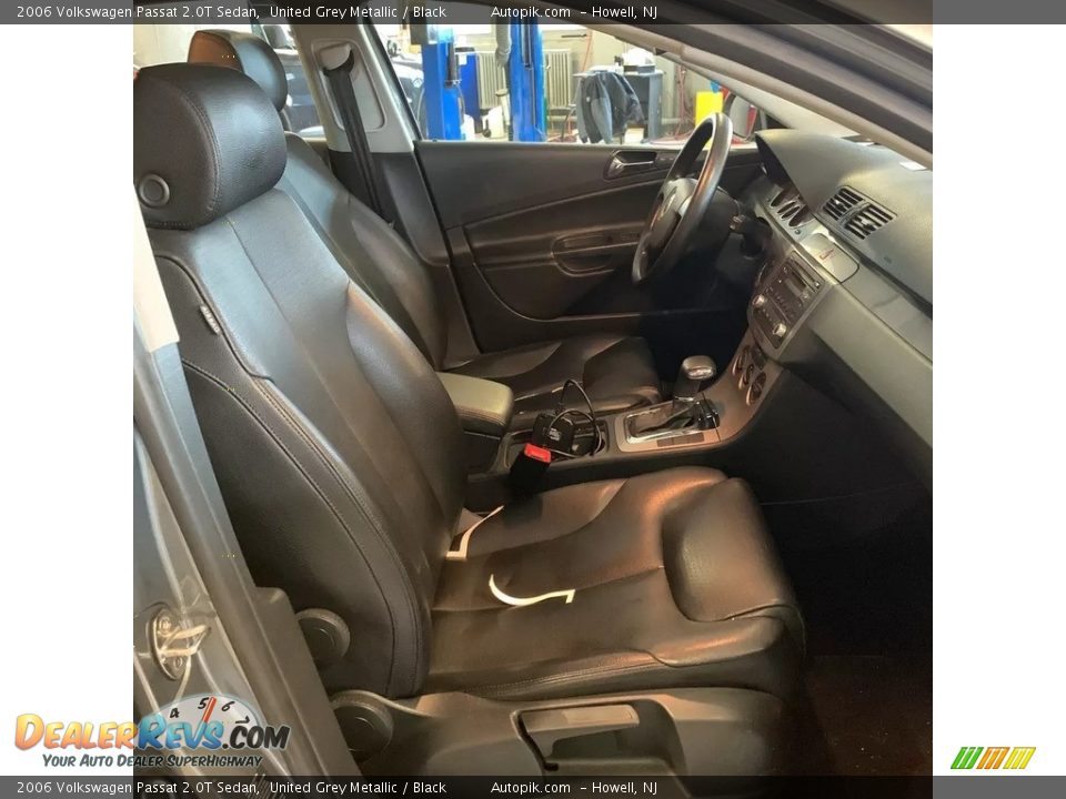 2006 Volkswagen Passat 2.0T Sedan United Grey Metallic / Black Photo #13
