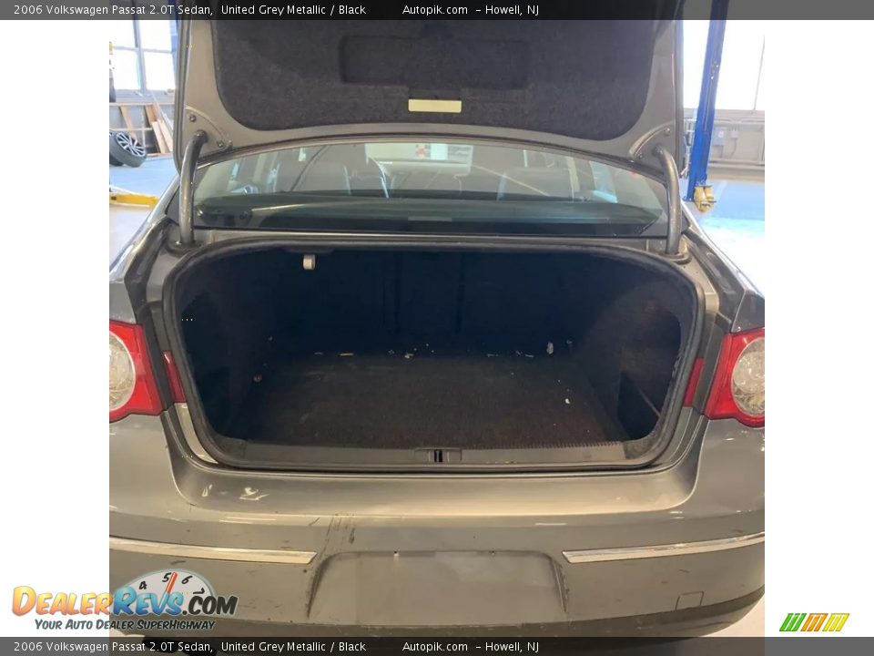 2006 Volkswagen Passat 2.0T Sedan United Grey Metallic / Black Photo #17