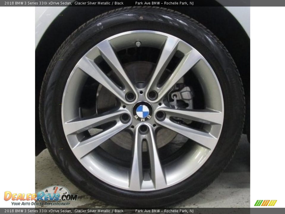 2018 BMW 3 Series 330i xDrive Sedan Glacier Silver Metallic / Black Photo #25