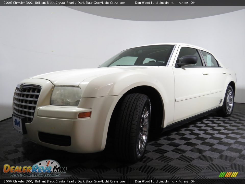 2006 Chrysler 300 Brilliant Black Crystal Pearl / Dark Slate Gray/Light Graystone Photo #5