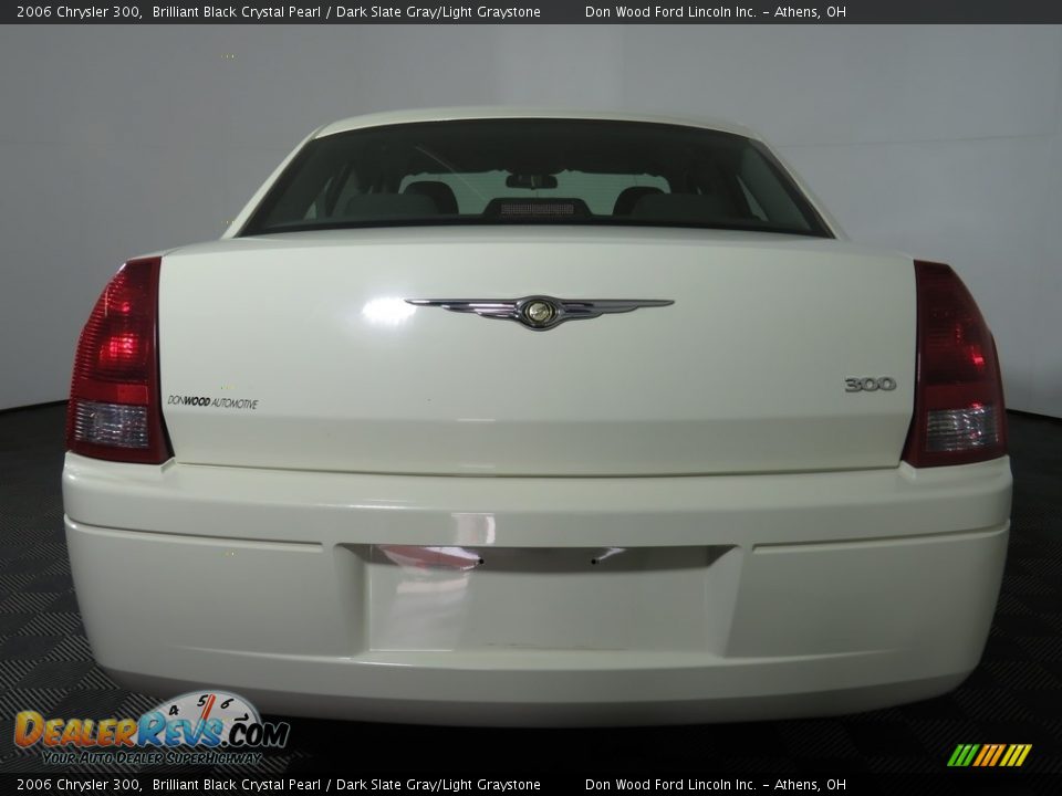 2006 Chrysler 300 Brilliant Black Crystal Pearl / Dark Slate Gray/Light Graystone Photo #8