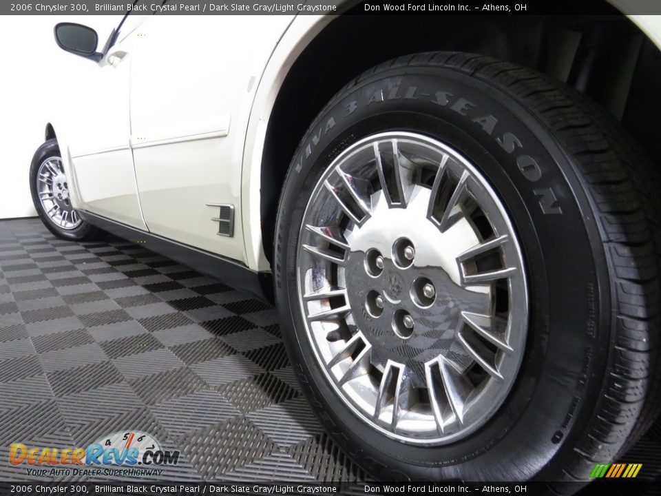 2006 Chrysler 300 Brilliant Black Crystal Pearl / Dark Slate Gray/Light Graystone Photo #12