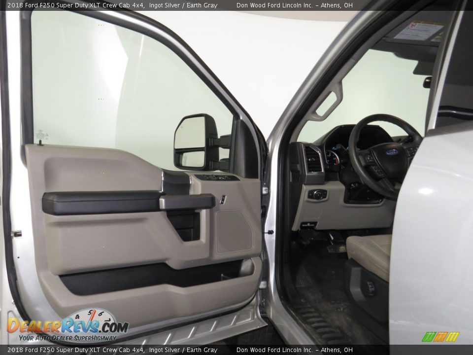 2018 Ford F250 Super Duty XLT Crew Cab 4x4 Ingot Silver / Earth Gray Photo #10