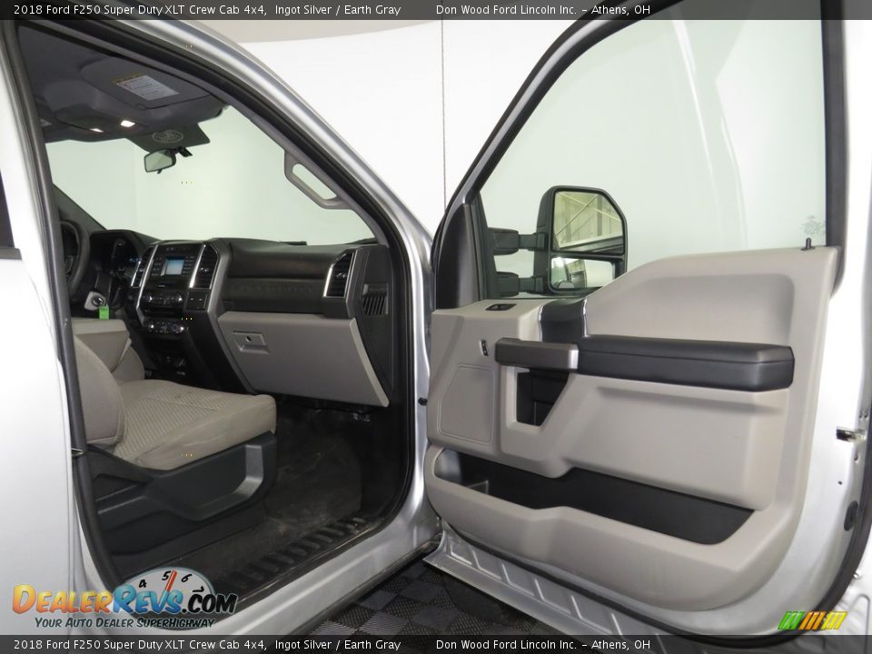 2018 Ford F250 Super Duty XLT Crew Cab 4x4 Ingot Silver / Earth Gray Photo #13