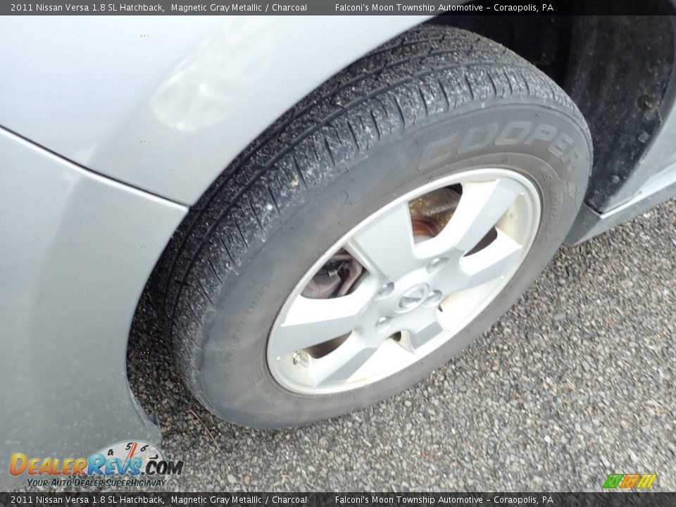 2011 Nissan Versa 1.8 SL Hatchback Magnetic Gray Metallic / Charcoal Photo #5