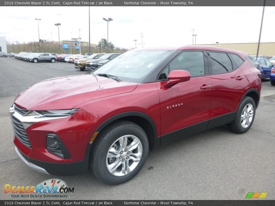 Front 3/4 View of 2019 Chevrolet Blazer 2.5L Cloth Photo #1