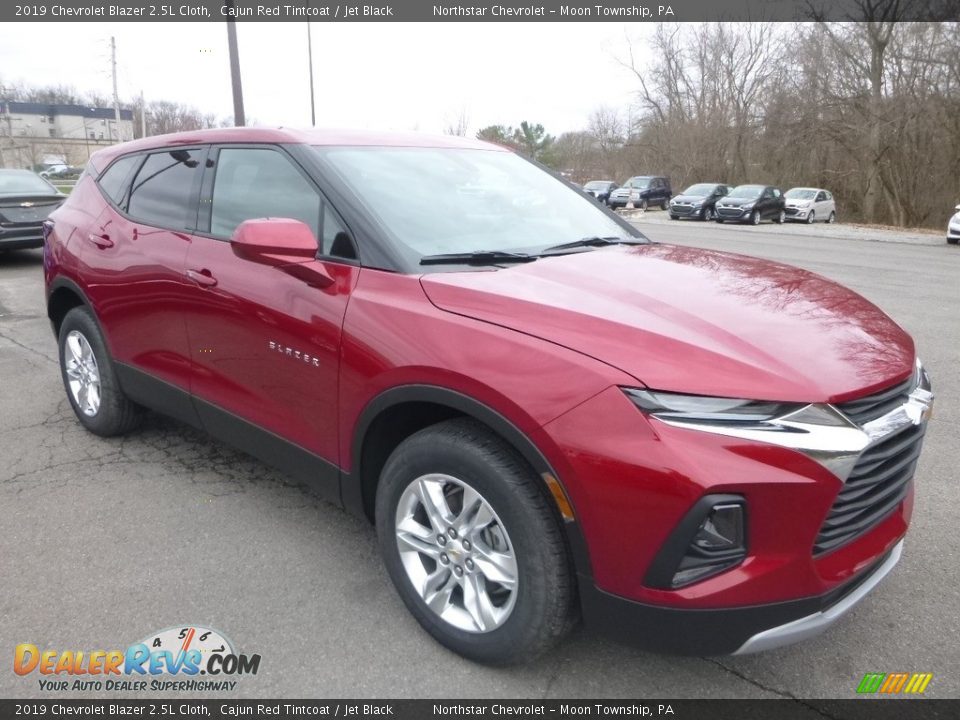 Front 3/4 View of 2019 Chevrolet Blazer 2.5L Cloth Photo #7