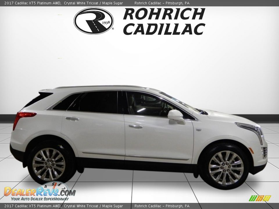 2017 Cadillac XT5 Platinum AWD Crystal White Tricoat / Maple Sugar Photo #6