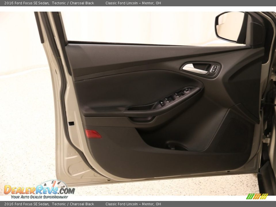 2016 Ford Focus SE Sedan Tectonic / Charcoal Black Photo #3