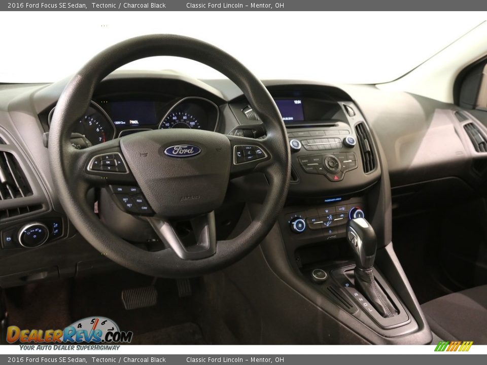 2016 Ford Focus SE Sedan Tectonic / Charcoal Black Photo #5
