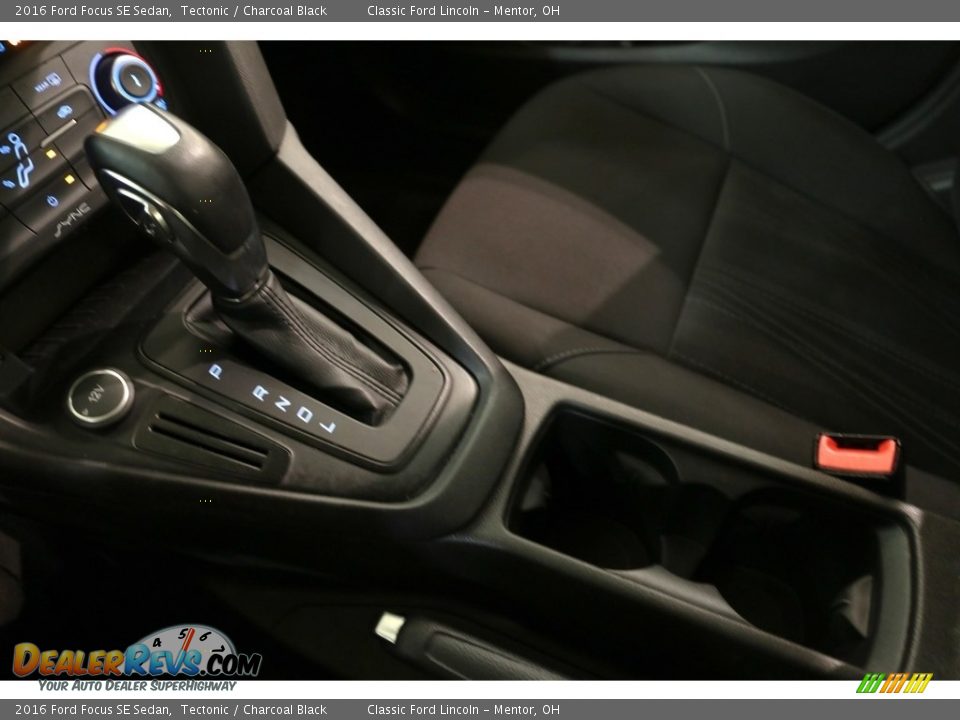 2016 Ford Focus SE Sedan Tectonic / Charcoal Black Photo #12
