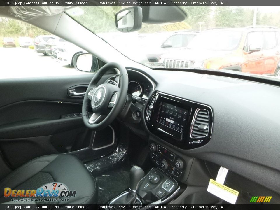 2019 Jeep Compass Latitude 4x4 White / Black Photo #11