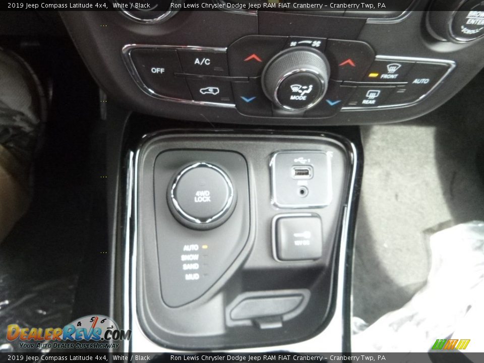 2019 Jeep Compass Latitude 4x4 White / Black Photo #20