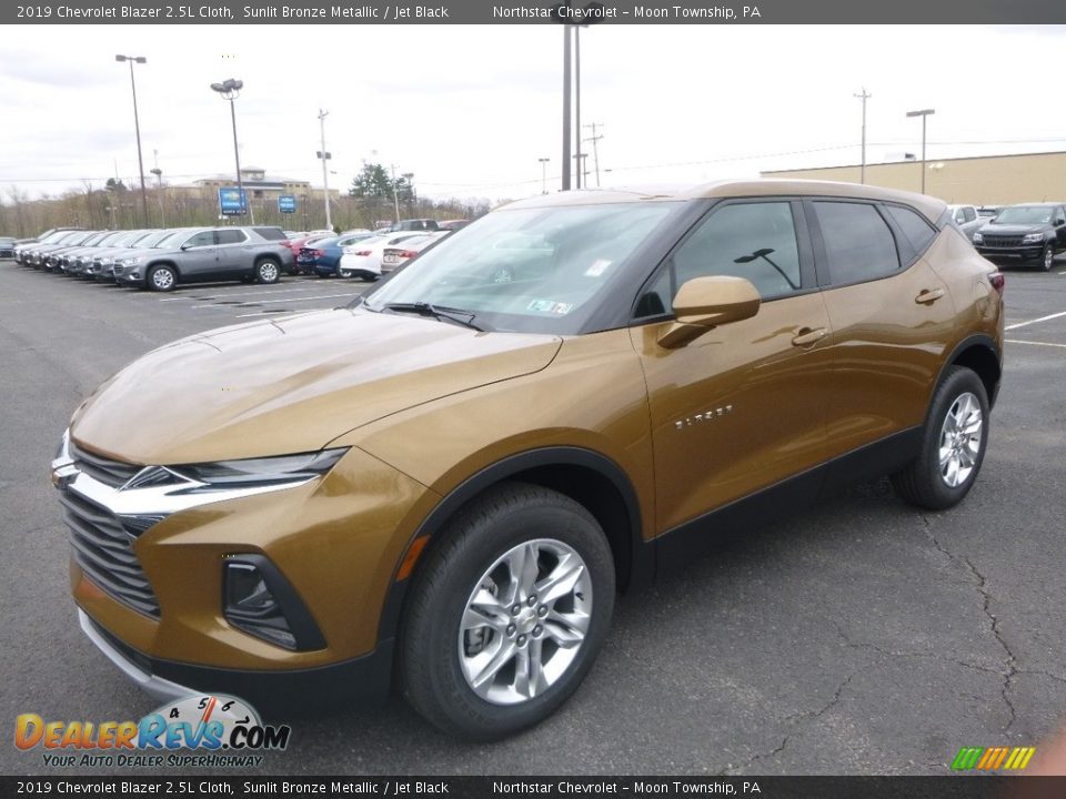 Front 3/4 View of 2019 Chevrolet Blazer 2.5L Cloth Photo #1