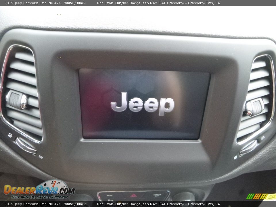 2019 Jeep Compass Latitude 4x4 White / Black Photo #17