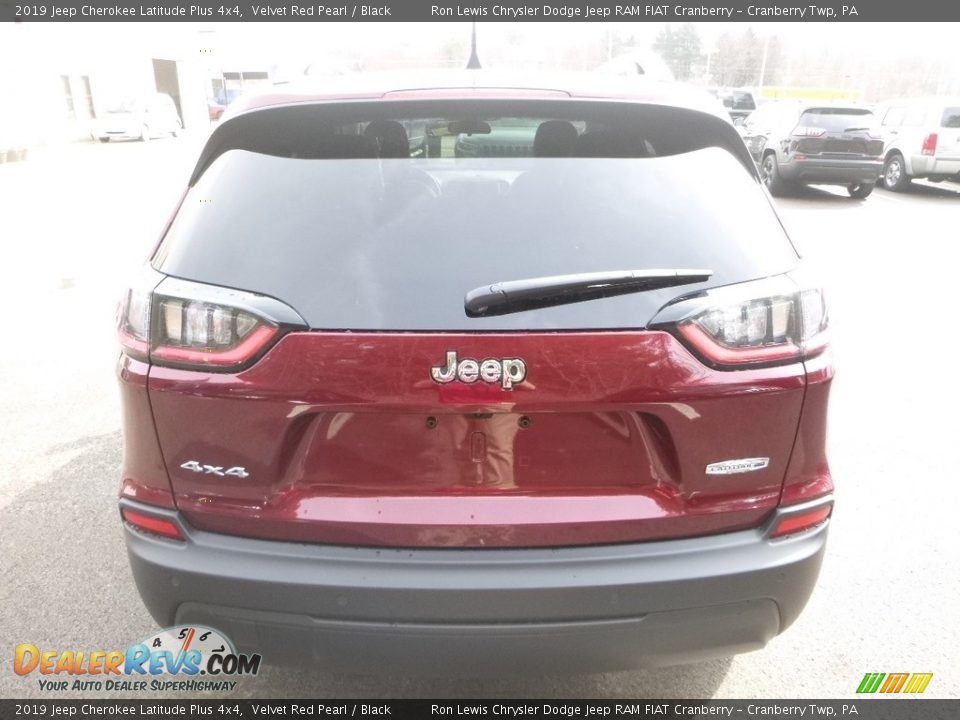 2019 Jeep Cherokee Latitude Plus 4x4 Velvet Red Pearl / Black Photo #4