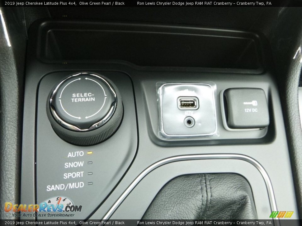2019 Jeep Cherokee Latitude Plus 4x4 Olive Green Pearl / Black Photo #19