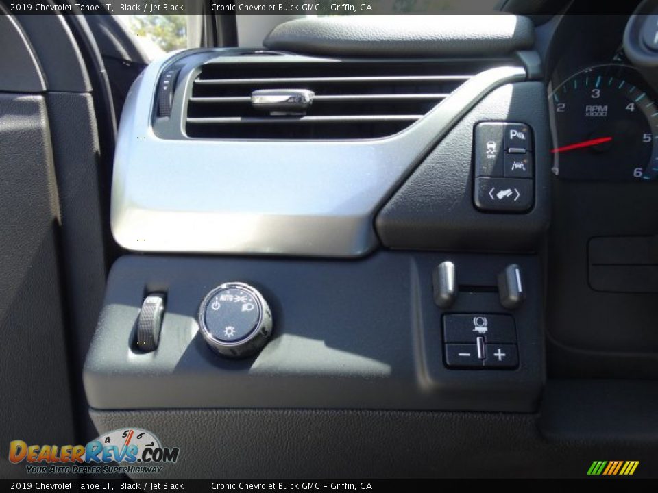 Controls of 2019 Chevrolet Tahoe LT Photo #15