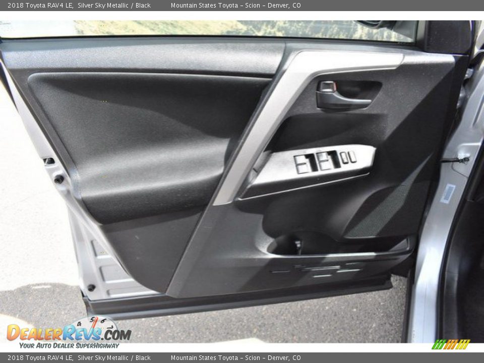 2018 Toyota RAV4 LE Silver Sky Metallic / Black Photo #24